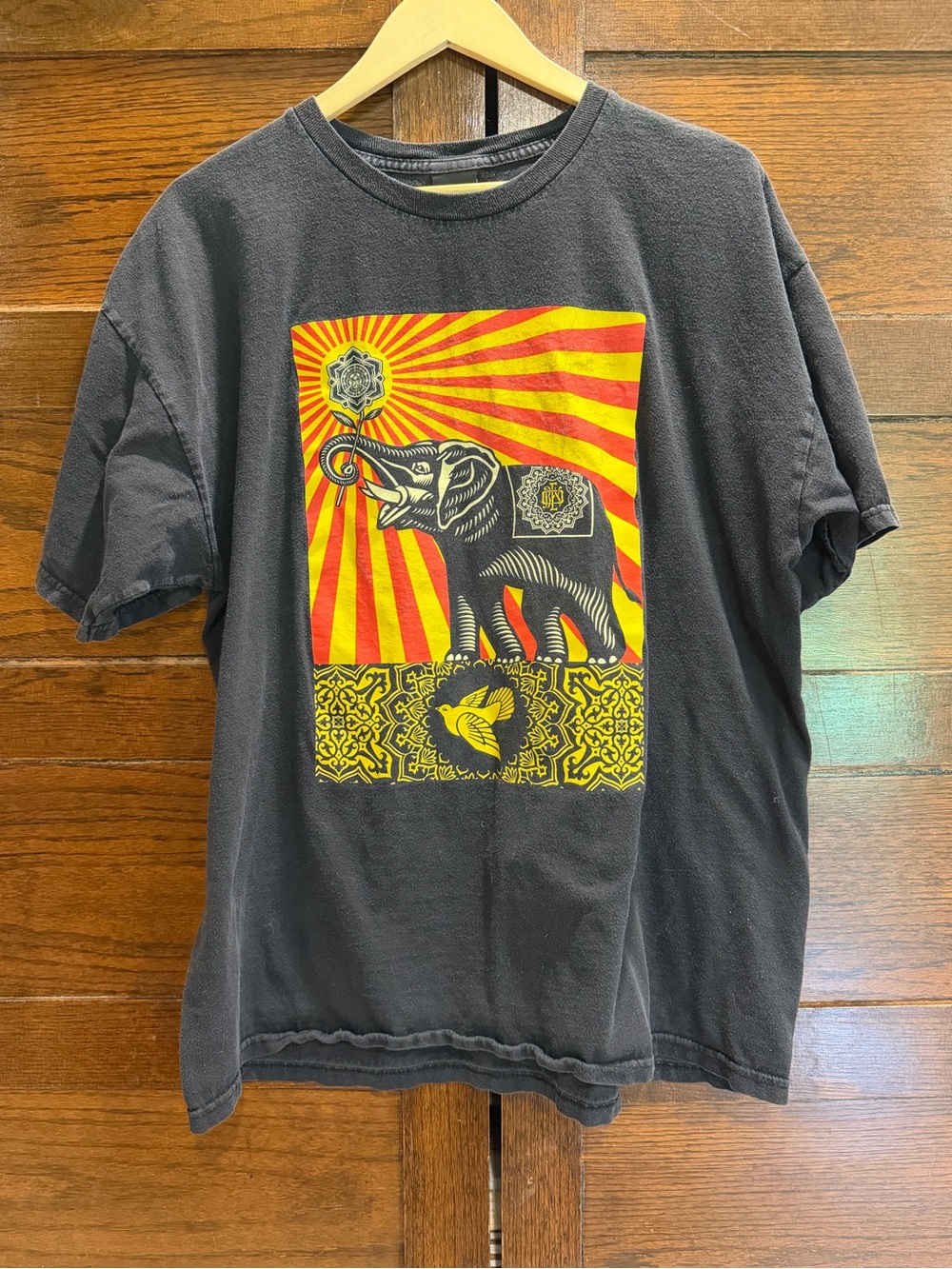 Obey XL Black Graphic Tee tshirt vintage Y2K elephant mandala sunburst cotton